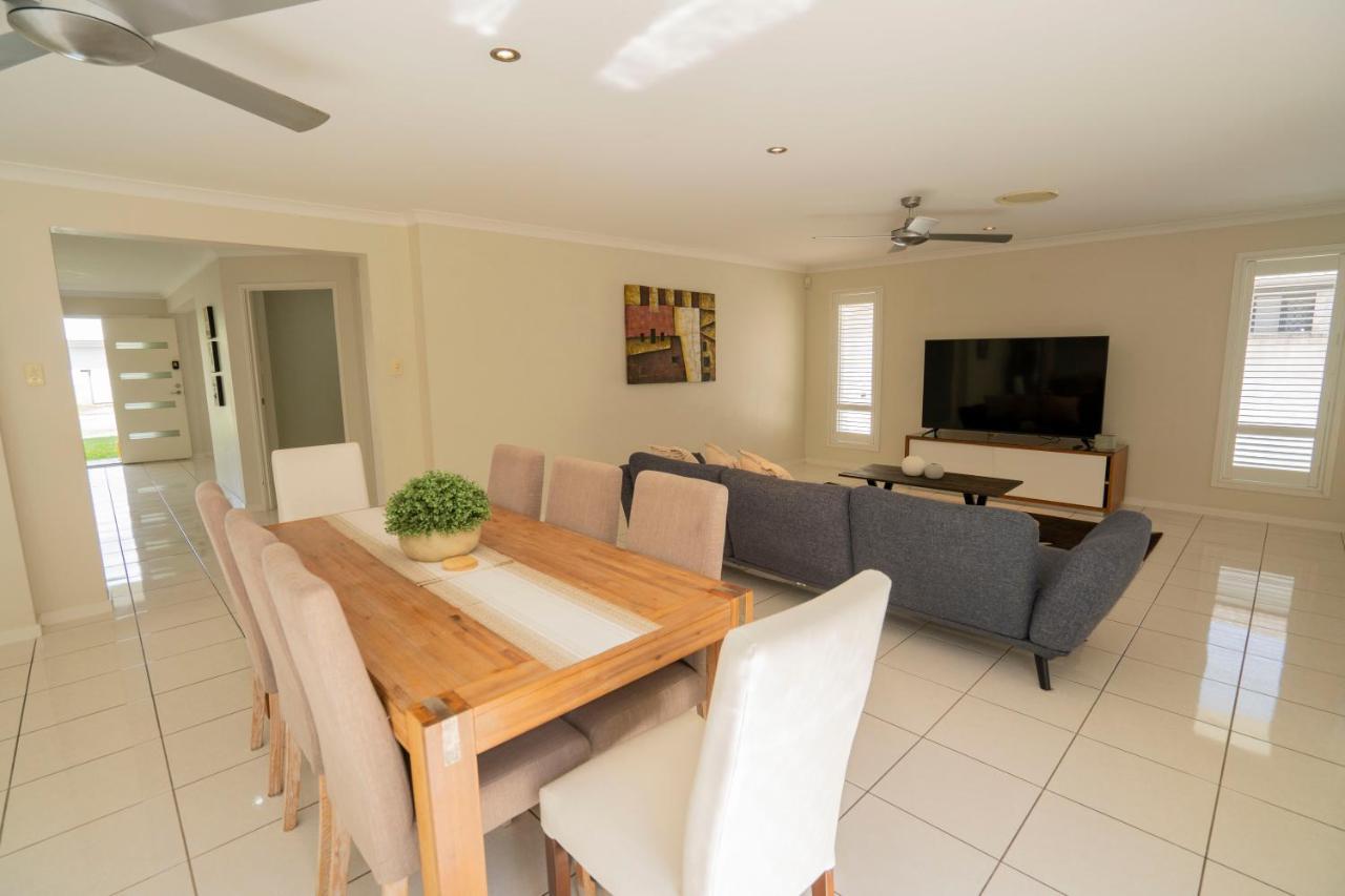 Modern 5 Bedroom Home Close To Harbour Town Gold Coast Bagian luar foto