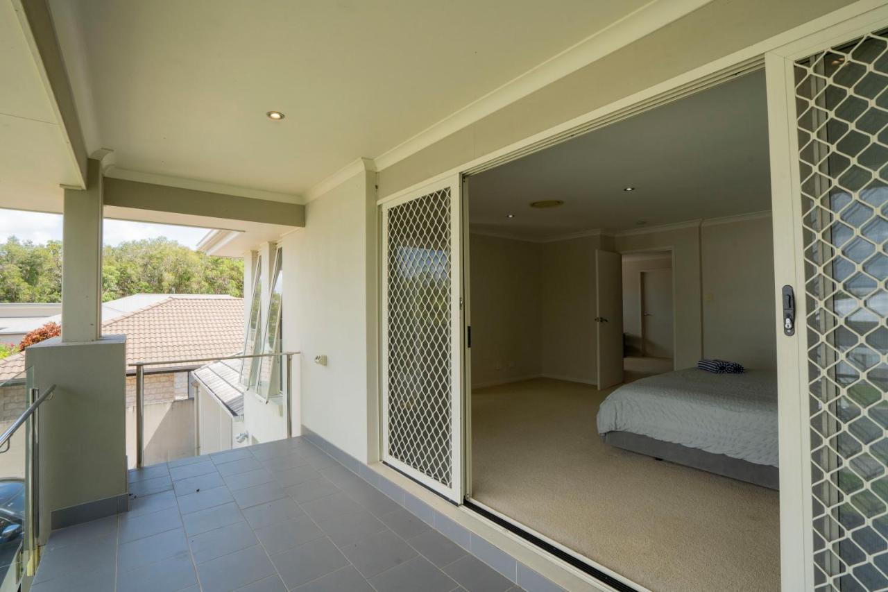 Modern 5 Bedroom Home Close To Harbour Town Gold Coast Bagian luar foto